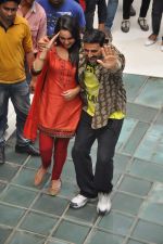 Akshay Kumar, Sonakshi Sinha promote Rowdy Rathore on the sets of CID in Kandivli, Mumbai on 22nd May 2012 (133).JPG